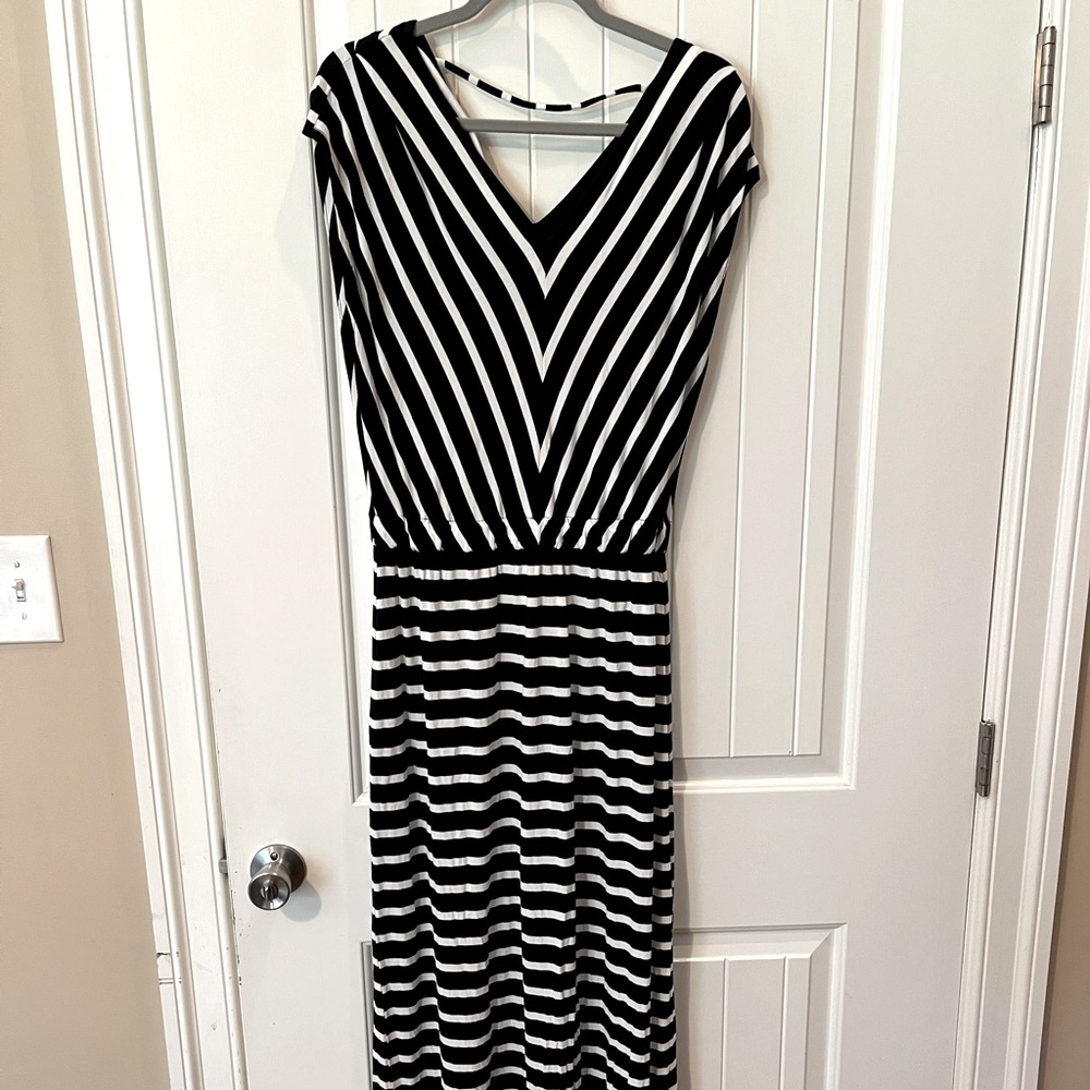 Classic black and white maxi